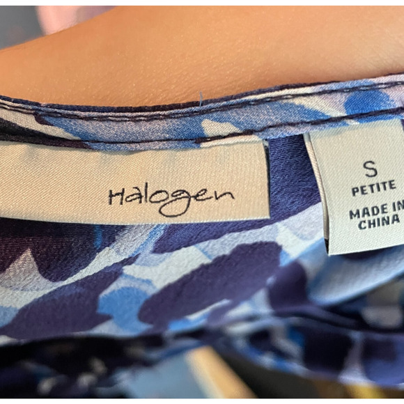 Women's Small Halogen Blue Abstract Print 100% Silk Sleeveless Blouse - Picture 4 of 5